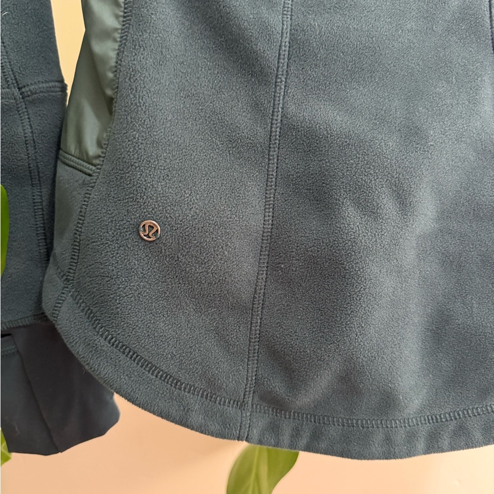 Lululemon 2-way Jacket - Removable hood - Picture 3 of 6